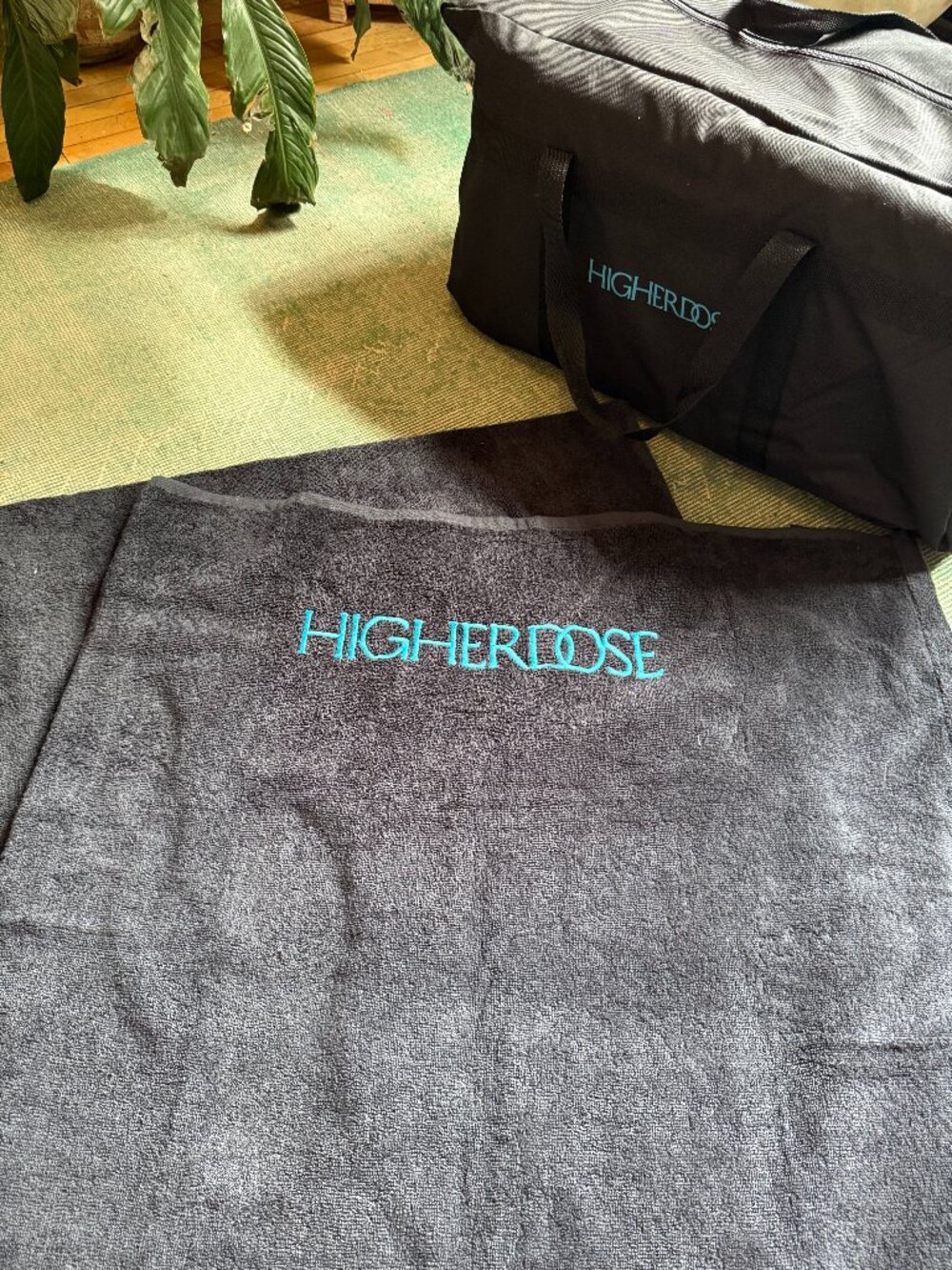 HigherDOSE Infrared Sauna Blanket with Towel Insert - Picture 2 of 6